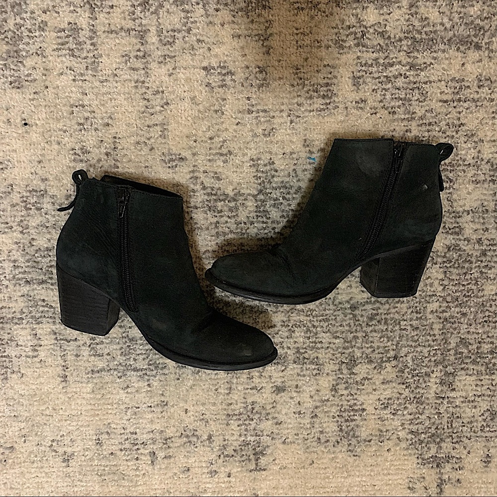 BLACK BOOTIES